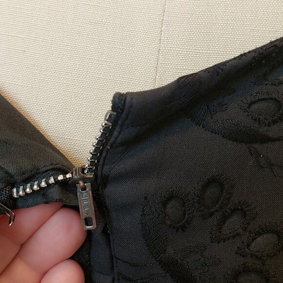 VTG Eyelet Little black Bombshell wiggle dress VLV 50s 60s - Picture 6 of 7